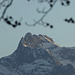 Westliche Karwendelspitze, rechts das Fernrohr (Museum) in der Karwendelgrube