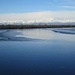 Vasche dell’Arnetta in buona parte ghiacciate, tranne quella più grande (nella foto) che sulla destra presenta spazi liberi da ghiaccio; comunque niente uccelli. Sullo sfondo spiccano le Alpi innevate, Monte Rosa compreso.