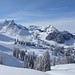 Skigebiet Riggisalp, dahinter die Gipfel des Breccaschlunds