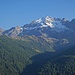 Cima de' Piazzi von der Straße Val di Dentro - Foscagnopass. Der Nordgrat zieht direkt vom Gipfel zur Biwakschachtel herunter.