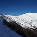 <b>I micro ramponi si rivelano subito molto utili per le condizioni odierne: nella prima parte mi danno sicurezza sulle placche di ghiaccio e di neve rigelata, più in alto, sul sentiero battuto dai racchettisti e dagli sciatori mi permettono di avanzare comodamente, con una buona presa, senza scivolare. </b>