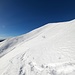 <b>Nella lunga traversa soleggiata ai piedi del Monte Magno si dimostrano quasi indispensabili, dato che il versante è molto ripido e coperto da neve dura. Valuto che la loro efficacia sia superiore a quella delle ciaspole, per cui continuo con questo assetto.</b> 