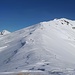 <b>Il Monte Gradiccioli visto dal Monte Pòla (1741 m).<br />Fatta eccezione per i due sciatori diretti al Monte Gradiccioli, a perdita d’occhio non c’è anima viva.</b>
