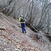 La salita si fa subito ripida e percorre un sentiero zigzagante nel bosco. In questo tratto ho avvistato in tempi diversi, tre bei camosci, due dei quali molto da vicino (niente foto perché sono stati rapidissimi a scappare a valle nei boschi).