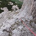 Blick aus dem 1. Standplatz nach unten. In Bildmitte die IVer-Stelle über die griffarme Platte