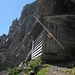 Mittenwalder Klettersteig, Schutzhütte unterhalb der Ostflanke der Sulzleklammspitze