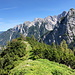 Vršič (vrh) - Ausblick am Gipfel. Hinten ist u. a. die Škrlatica zu erkennen, davor dürfte die Goličica zu sehen sein.