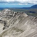 Vom "zentralen" Punkt Pt.869m zieht sich ein schoener Seitengrat nach O, mit dem Namen "A'Cheir Ghorm". Im Hintergrund, Ben Hope (927m), der noerdlichste Munro Schottlands. Einfach zu besteigen. Beschreibung [http://www.hikr.org/tour/post21514.html hier].