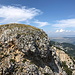 Veliki Vilinac - Blick auf den Gipfel, der offenbar aus Konglomerat besteht und etwa nordostwärts abbricht.
