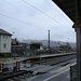 Zurück am Bahnhof Biberach, mit Blick auf den in den Wolken verschwindenden Rauhkasten.