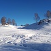 <b>Poco sotto l’Alpe di Santa Maria indosso le racchette da neve; non ci sono tracce, oggi mi tocca fare da apripista.  </b>