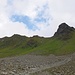 Über den Sattel links von dem höchsten Felskopf (Gitzihöreli) steigt man auf den Grat, der zum Lauizughorn führt.