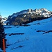 Blick zu den Felsabstürzen der Alp Sigel. Von der andern Seite ist dies wohl auch eine mögliche Skitour.