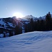 die Sonne erhebt sich am Horizont