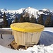 Einer der vielen Fondue-Pots in der Region Gstaad. Wie vieles andere nicht in Betrieb.