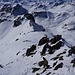 Blick auf das Skidepot und den Aufstieg zum Gipfel
