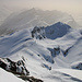 Gipfelaussicht vom Bärenhorn (2929m) zum Tällihorn (2820m/2811m) und dem wegen des Saharastabes kaum sichtbaren Einshorn (2943,8m).