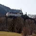 Die Wanderung geht unterhalb von Schloss Hohenaschau vorbei.
