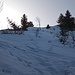 Sehr steil geht es im Schnee auf das Feichteck (auf dem Foto wirkt das Gelände flacher).