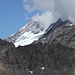 Zoomaufnahme: Dent d`Herens steckt in Wolken.