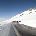 <b>Nell’alta Val d’Avers la giornata è serena, ma caratterizzata da una leggera foschia dovuta alla sabbia del Sahara in sospensione nell’aria.<br />Noto che qualcuno ha passato la notte nel furgone, una soluzione semplice, pratica e veloce, visto che le possibilità di alloggio in valle sono limitate.  </b>