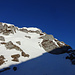 Schiberg-Abfahrt - perfekt, direkt vom Gipfel (bis 45°). Die kurze Felsstufe wird rechts umfahren