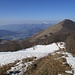 dal sentiero che da Colle di Sogno porta verso Valcava ... vista sul Monte Tesoro