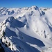 Piz Por Südwestgipfel (3023m):<br /><br />Gipfelaussicht auf den Kessel vom oberen Surettagletscher der eingerahmt ist vom Surettahorn Ostgipfel (3021m), Punta Adami (2978m) und den namenlosen Gipfeln P.2916m und P.2895m.