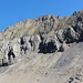 Spitzhorn mit der brüchigen Verschneidung (rechts, knapp an der Sonne)