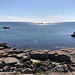 Unterwegs auf Christiansø - Blick ins gleißende Licht zu Østerskær, wo sich Dänemarks östlichster Punkt befindet. Auf den kleinen Felsinselchen waren sogar Robben auszumachen.