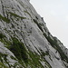 Kletterer in den Schrattenkalkplatten der Südwand des Mittelgipfels der Widderalpstöck