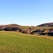 Blick über Wingendorf (rechts der Herbstberg hinter dem Bahretal, links der Schärfling)