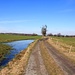 Flurweg und Schmelzwassertümpel