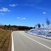Zwei Jahreszeiten: links Frühling, rechts Winter