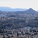 Punto panoramico del Monte Caprino : Zoom sulla periferia di Como e il Monte Orfano