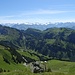 Blick hinunter zur Walalp - und hinüber zu hohen Bernern (und Wallisern)