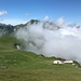Wolken ziehen an die Alp Homad heran