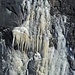 Eiszapfen im aufgelassenen Steinbruch.