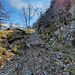 Sur le sentier Unneflie - Esch, certaines parties sont pavées (vue arrière).