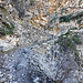 Sentier Esch - Riedbodo franchissant la falaise de Driescht.<br /><br />Comme un petit air de Gemmi.