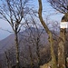 Durch Bäume sehr begrenzte Aussicht auf der Poncione d'Arzo