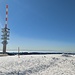 Der Feldbergturm vor den Schweizer Alpen