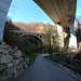 <b>Viadotto Sasselli.<br />A Cadenazzo, grazie all'accurata preparazione della gita, trovo subito la Via Al Precassin, che porta a Robasacco. </b>