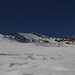 Cima da Lägh / Cima di Lago (3083m): <br /><br />Bis zur Schneekuppe auf zirka 2970m vor dem Beginn des felsigen Südostgrates steilte sich das Gelände wieder gegen 30°. Der Schnee war hier glücklicherweise wieder etwas härter wofür ich mit der aufkommeneden Müdigkeit nicht unglücklcih war. 