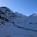 Rückblick bei der Alp Bles (1886m) ins obere Talteil vom Madrisch / Val Madris. Ganz hinten ist der nun schon sieben Kilometer entfernte Pizz Gallagiun / Pizzo Galleggione (3107,0m) zu sehen. 