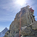 Zurück auf dem Band, links hinter dem Gipfelaufbau grüsst nochmals das Matterhorn