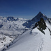 Auf dem S-Ast des Mont Durand SW-Grats: darüber Hohwäng und Matterhorn, links darunter die Arbengandegge, links vom Matterhorn Klein Matterhorn, Breithorn und Liskamm