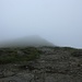 Der letzte Aufschwung zum Gipfel. Von dieser Position dauerte es etwa 10 Gehminuten. Das da im Nebel ist nicht der Gipfel.