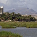 Das markante Cardon-Massiv sticht von vielen Orten der Insel ins Auge. So wie hier von Süden aus, bei einem der Hotels von Costa Calma. Der höchste Punkt des Massivs ist der Cardon (694m), dessen Besteigung schon [tour120414 anderswo] beschrieben wurde. Das Ziel für heute ist allerdings einer der Zacken links: El Castillo (663m).