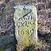 Alter Flurgrenzstein, ?.?.?.M G.V.Z.u.B. 1689<br />Ich kann noch nicht zweifelsfrei lösen, habe aber eine Vermutung zum mittleren Teil.